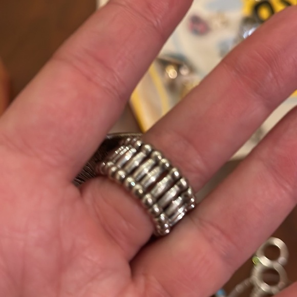 Black & silver rhinestone heart stretch band ring nwot - Picture 2 of 5